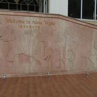 玄関登り口の見事な彫刻