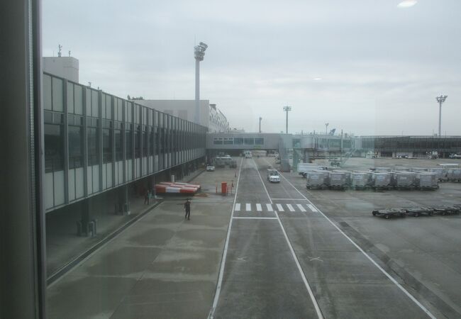 大阪国際空港の朝は早い