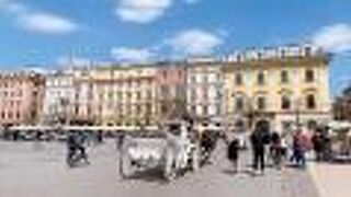 クラクフの旧市街の中心。　暗くなっても治安は良かったです!