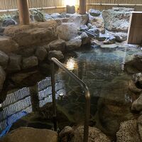 露天は目隠しで覆われて残念