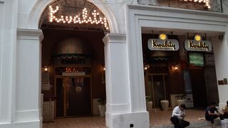 高級カレー店。日本人でも安心して利用できる