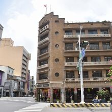 林百貨も道路沿いにあった