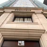 商業高層ビルの上階です。フロントは１階。