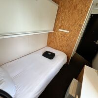 ベッドの細さがつたわるかな？