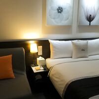 客室は広さも清潔感も問題なし。部屋のセンスも好き