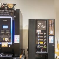 朝食時のコーヒー・お茶マシーンです。