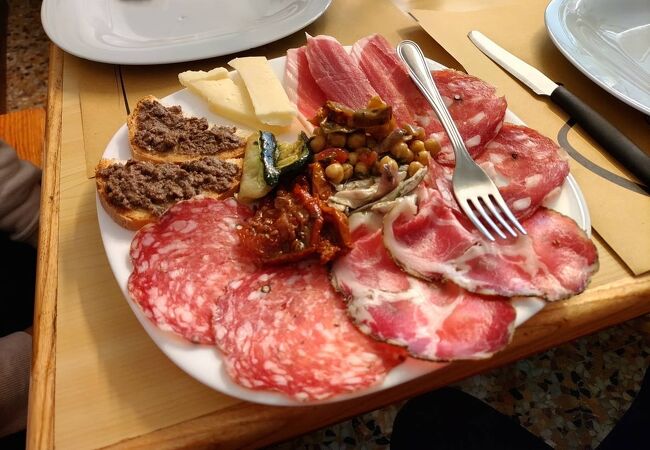 オステリア イル グラッタチエーロ