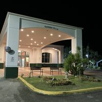 ホテルエントランス（夜間）