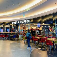 モールが休みでもこのカフェは営業してた