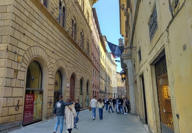 バンキ ディ ソプラ通り