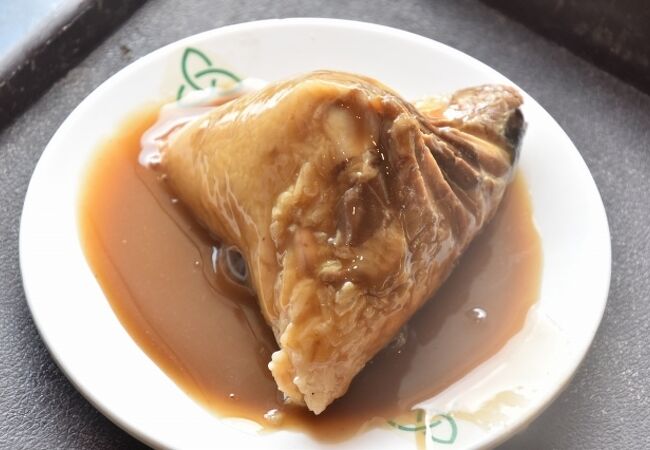 壁のメニューに値段のほか、中身の説明もあって頼みやすかった