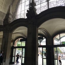 趣きのある出入口（構内側）