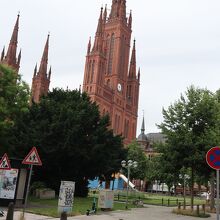 手前は公園のようでした