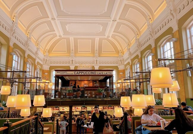 外観・内装が世界一美しいマクドナルドでいつもの味を楽しむ♪