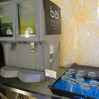 ロビーにジュースあり