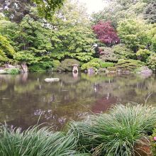 池泉回遊式古庭園です