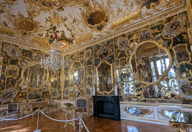 ヴュルツブルク司教館、その庭園群と広場