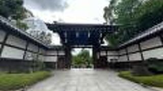 池泉回遊式日本庭園