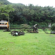 駅前の小さな広場には遺構？が残る