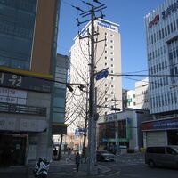 大通りに面しています。