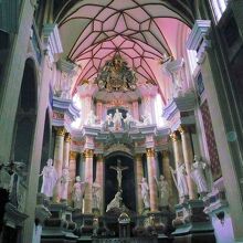 聖ペテロ＆パウロ大聖堂の見事な祭壇