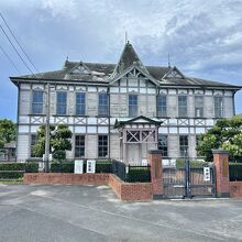 旧三菱合資会社唐津支店本館（唐津市歴史民俗資料館）
