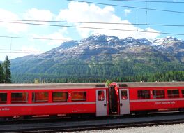 レーティシュ鉄道アルブラ線 ベルニナ線と周辺の景観(イタリア)