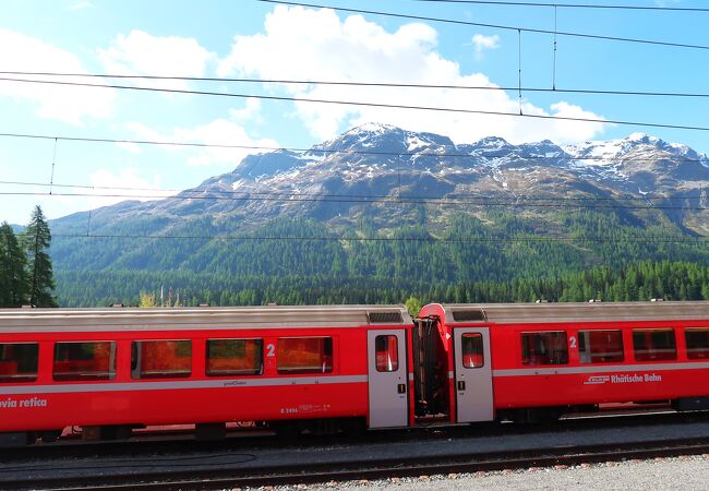 レーティシュ鉄道アルブラ線 ベルニナ線と周辺の景観(イタリア)