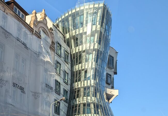 ダンシング ビル