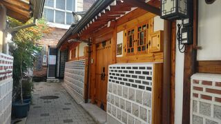 最寄り駅の地下鉄３号線の安国駅から徒歩圏内