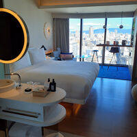 眺望抜群の明るい客室