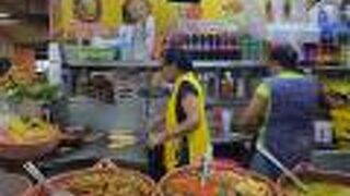 めちゃくちゃ広くて飲食店も多い