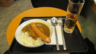 成田便利用者で混雑