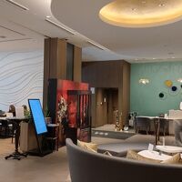 フロント前のカフェスペース（朝食会場）