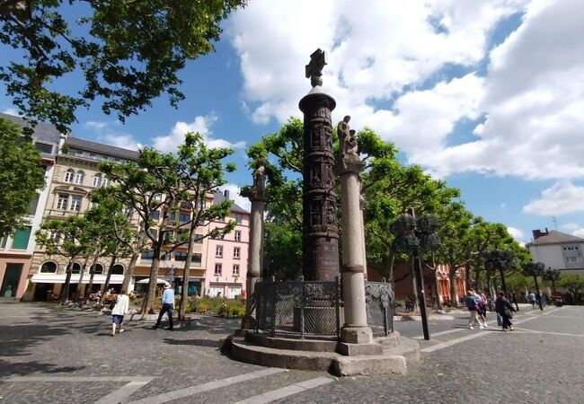 マルクト広場の隣りは「リープフラウエン広場」