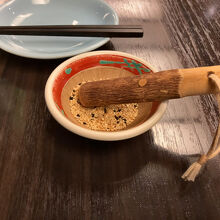 ゴマをすりながら待っていると…