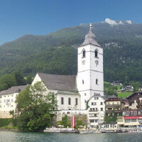 参考写真：白馬亭(右手)と教会のPanorama