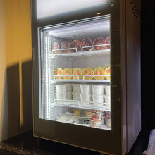 こちらにはアイスクリーム…フランス製もありました