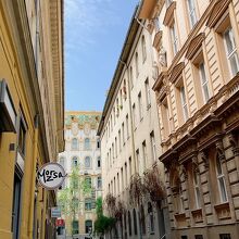 地上から見える屋根の装飾はこれが限界