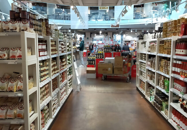 イータリー (ミラノ ズメラルド店)