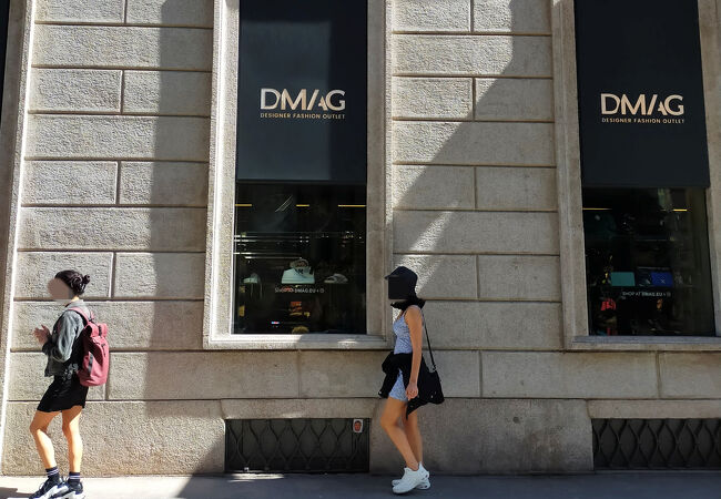 商品がぎっしりと詰まりすぎていて、何か目的がないと探しきれない。