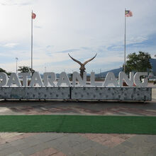 イーグルスクエア (大鷲像)