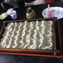 絶品の「へぎ蕎麦」と「山菜天婦羅」