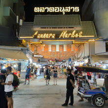 アヌサーン市場