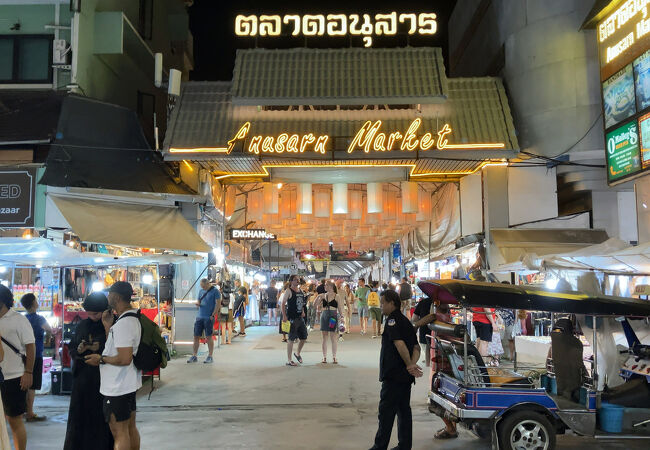 アヌサーン市場