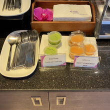 パン用のコンディメントにもタイを感じます