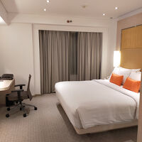 客室内でカードキーを差し込むとテレビが自動でオンになります。