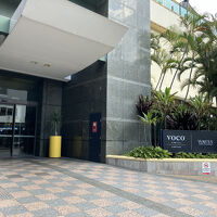 駅のホームから直接入るのは、初回は難しいかも。これは裏口。