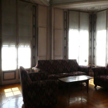 外から見ると飛び出しているように見える部分がこちらの部屋