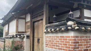 韓国の伝統家屋の街並みを楽しめる